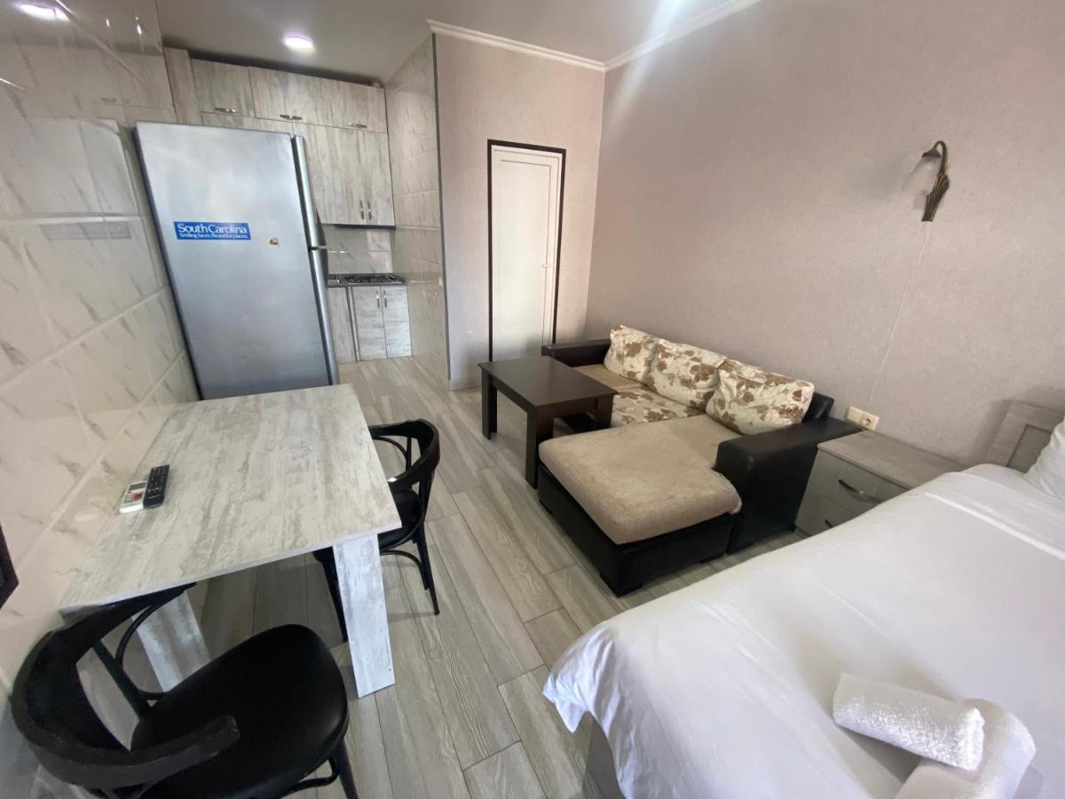 Apartment - Nino บาทูมิ ภายนอก รูปภาพ