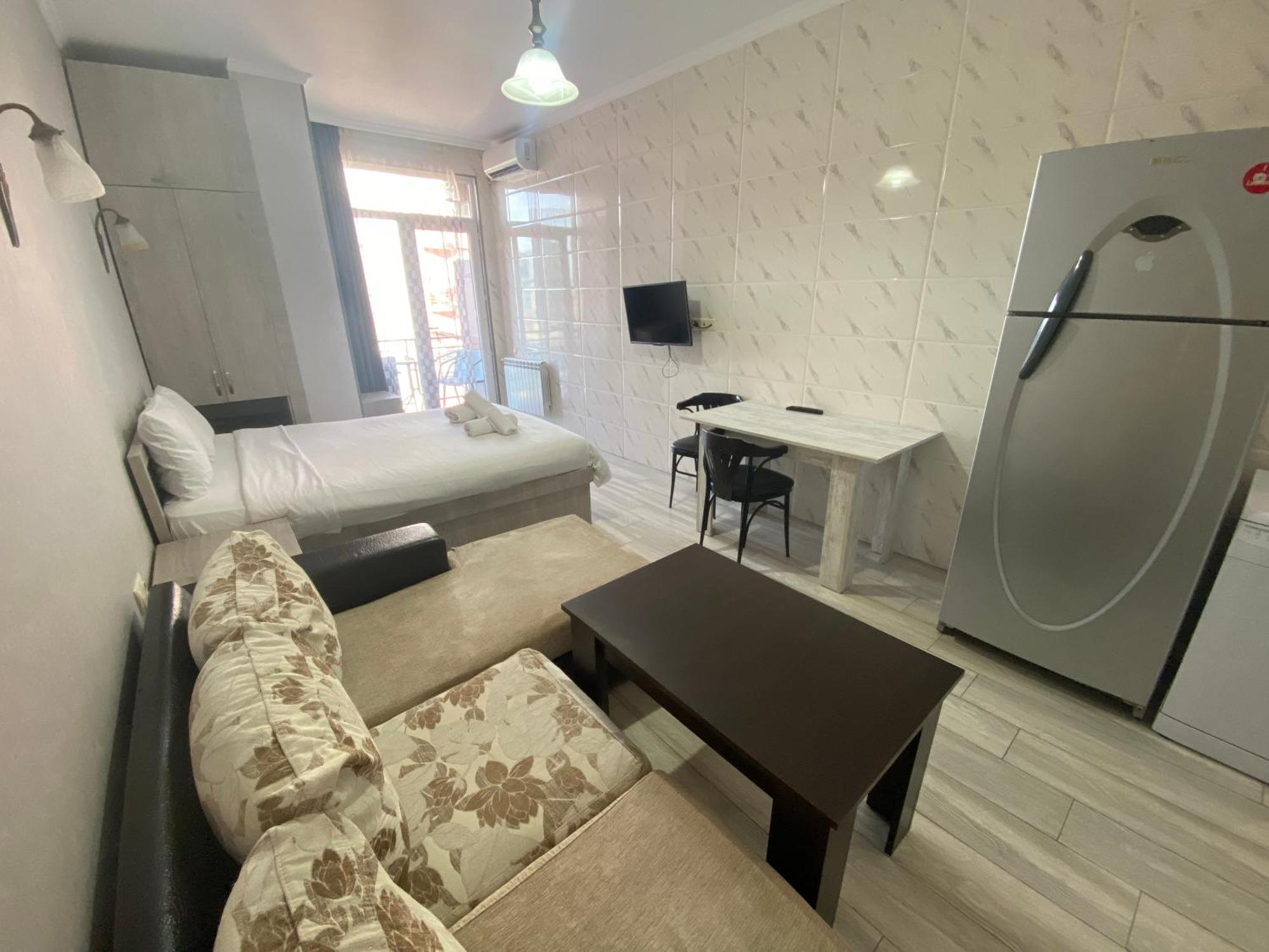 Apartment - Nino บาทูมิ ภายนอก รูปภาพ